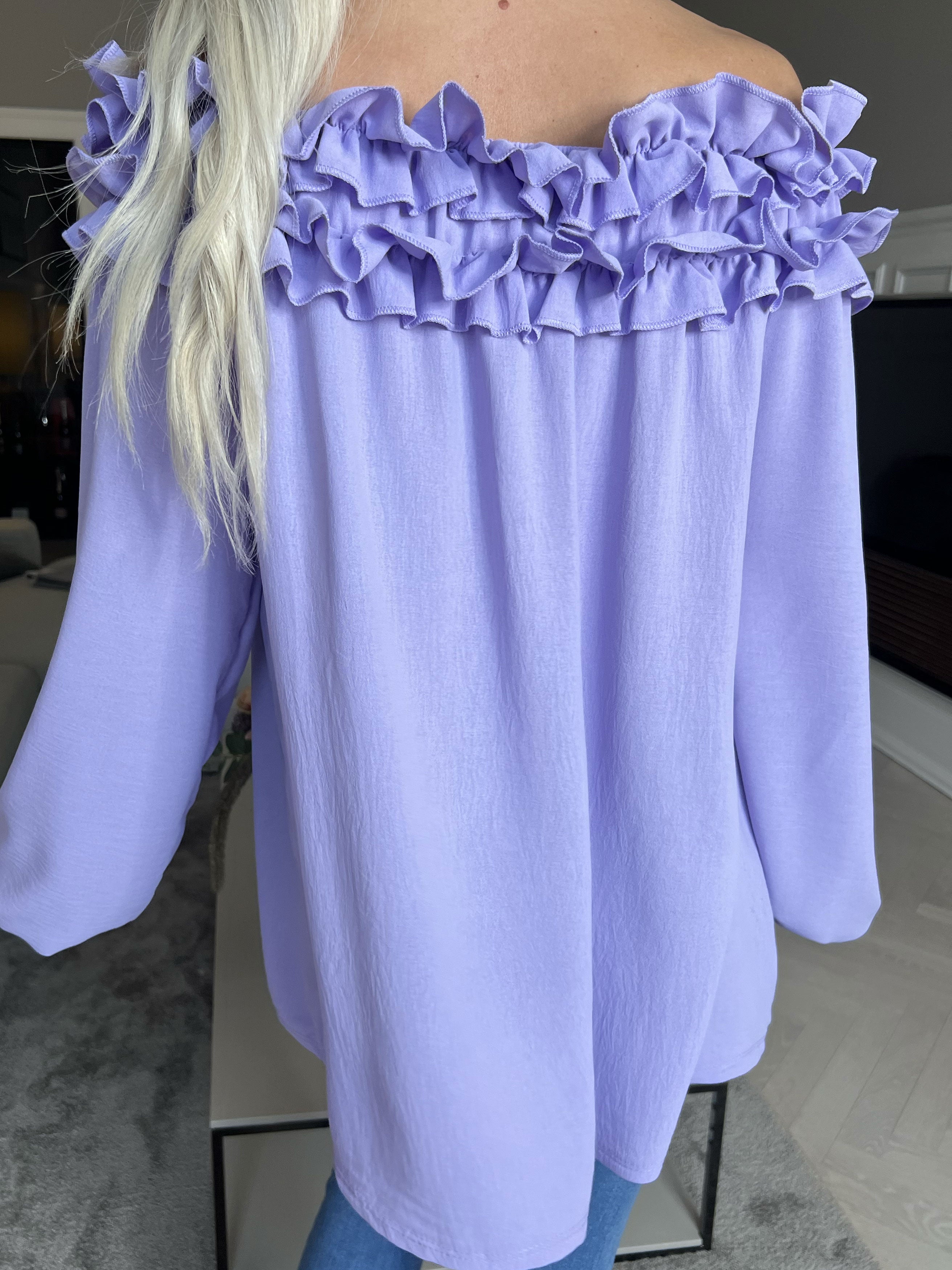 Chili - Fineste tunika bluse med flæser i udskæringen